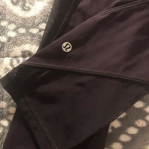 dark purple cropped lululemon leggings